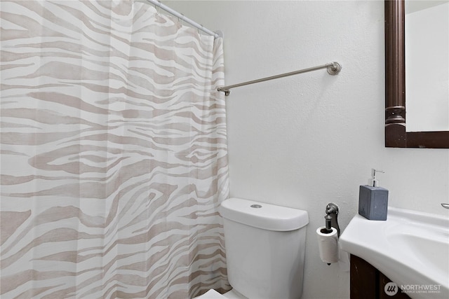 4909 95th Ave W, University Place, WA 98467 - full bathroom with toilet, vanity, and a shower with shower curtain
