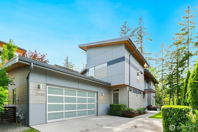 21955 SE 30th Pl, Sammamish, WA 98075 - contemporary home featuring driveway and an attached garage