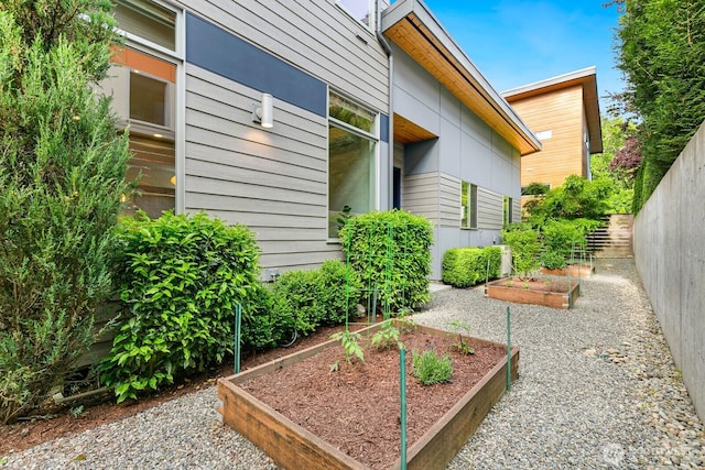 21955 SE 30th Pl, Sammamish, WA 98075 - view of side of property featuring a garden