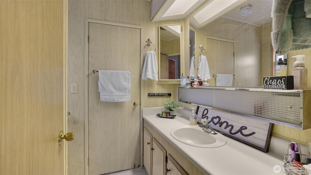 2101 S 324th St Unit 9, Federal Way, WA 98003 - bathroom featuring vanity