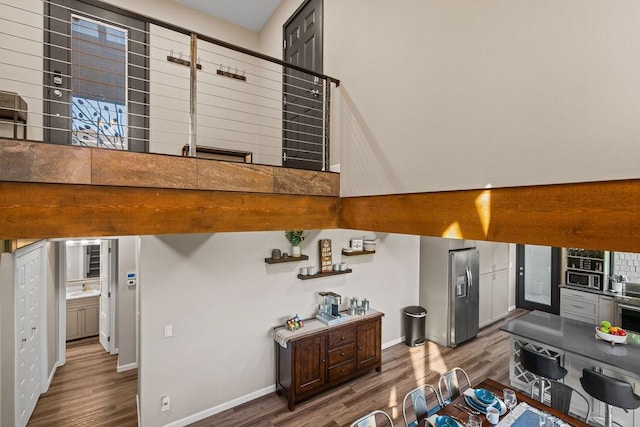 4706 Scenic Dr, Yakima, WA 98908 - living area featuring wood finished floors and baseboards