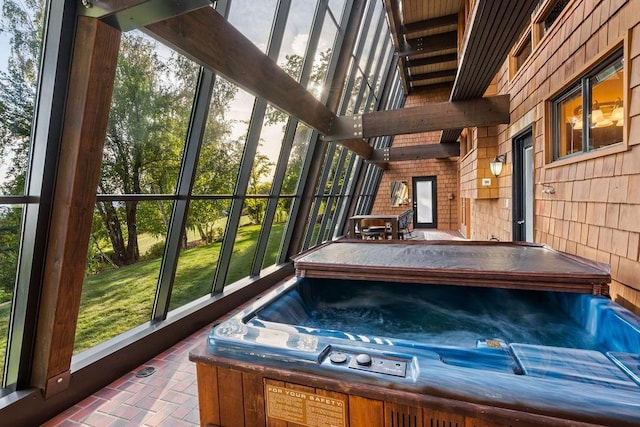 4706 Scenic Dr, Yakima, WA 98908 - unfurnished sunroom with a hot tub and healthy amount of natural light