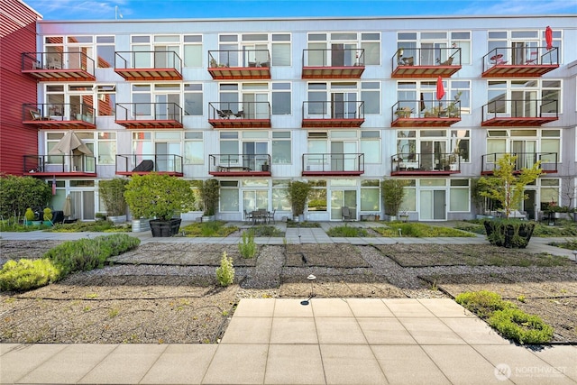2960 Eastlake Ave E Unit 307, Seattle, WA 98102 - view of apartment building / complex