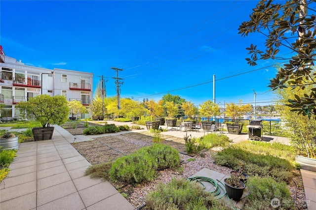 2960 Eastlake Ave E Unit 307, Seattle, WA 98102 - view of community featuring a patio