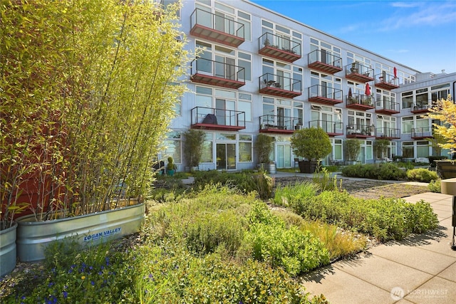2960 Eastlake Ave E Unit 307, Seattle, WA 98102 - view of apartment building / complex