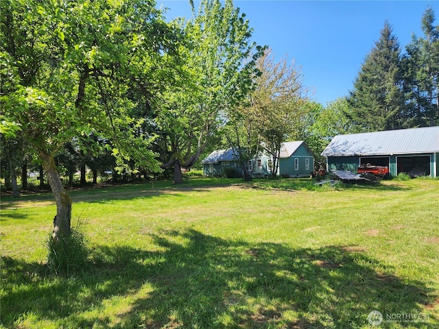175 Stevens Rd, Chehalis, WA 98532 - view of green lawn featuring a garage