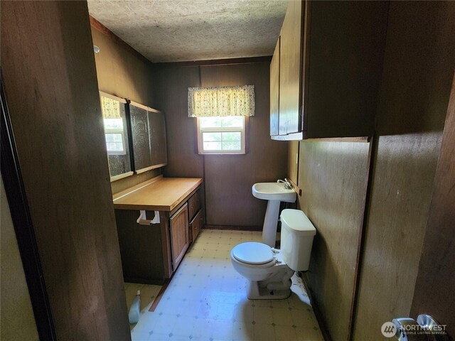 175 Stevens Rd, Chehalis, WA 98532 - bathroom with tile patterned floors, toilet, and a textured ceiling