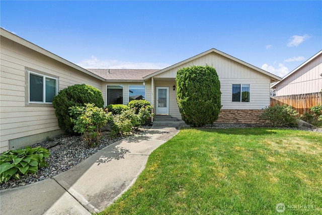 649 Sally Dr, Wenatchee, WA 98801 - view of front of property with a front lawn