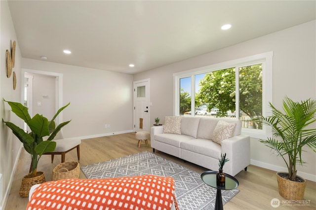 living area with light wood-style floors, recessed lighting, and baseboards