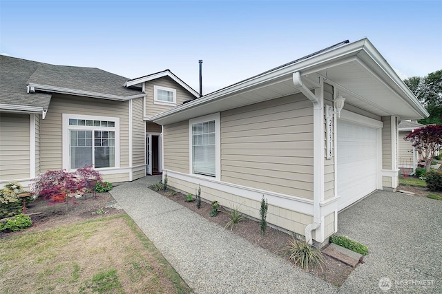 view of front facade featuring an attached garage and driveway