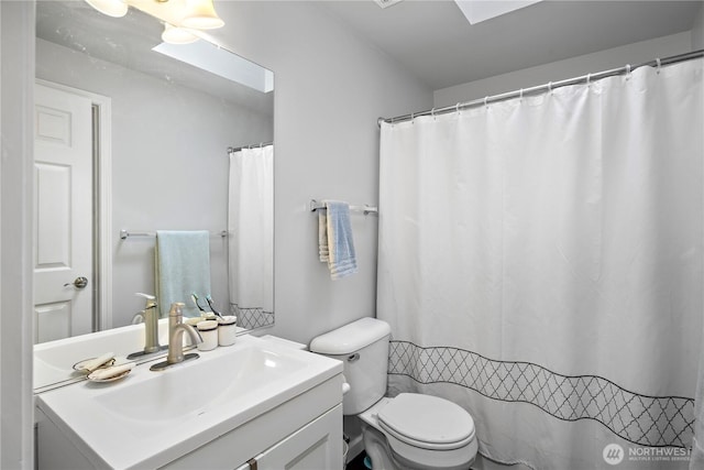 16260 11th Ave NE, Shoreline, WA 98155 - full bathroom featuring a skylight, toilet, and vanity