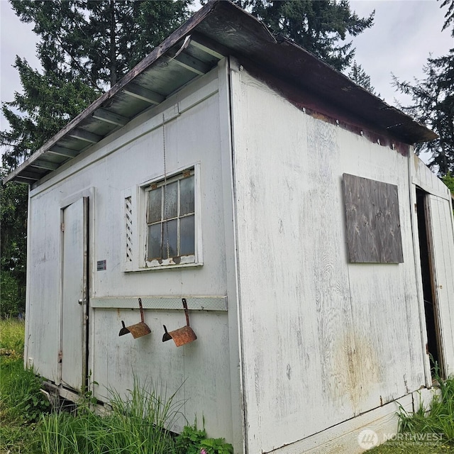 view of side of property