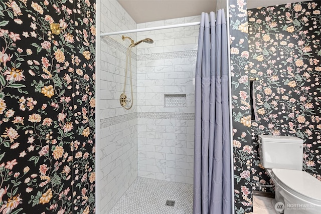 14413 139th Ave SE, Snohomish, WA 98290 - full bath featuring a tile shower, toilet, wallpapered walls, and baseboards