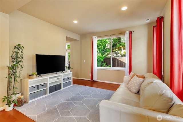 9831 NE 138th Pl, Kirkland, WA 98034 - living room featuring baseboards, wood finished floors, and recessed lighting