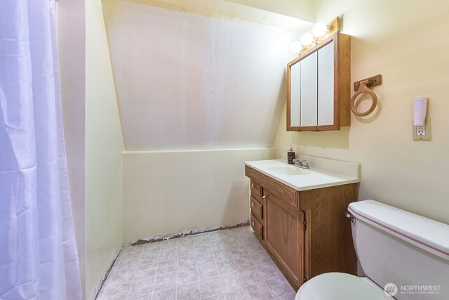 33612 I St, Ocean Park, WA 98640 - bathroom featuring vanity, toilet, and a shower with curtain