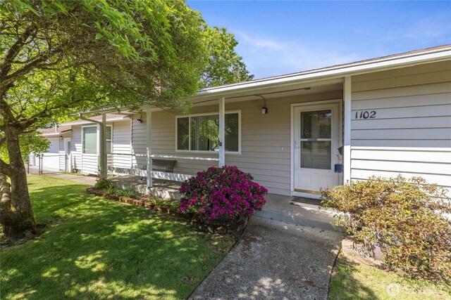 1102 S Villard St, Tacoma, WA 98465 - entrance to property featuring a yard