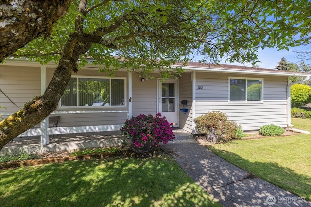 1102 S Villard St, Tacoma, WA 98465 - view of front of house with a front lawn