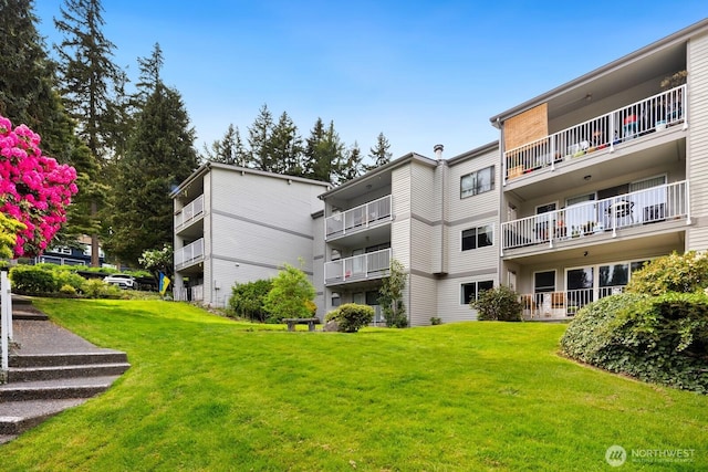 view of apartment building / complex