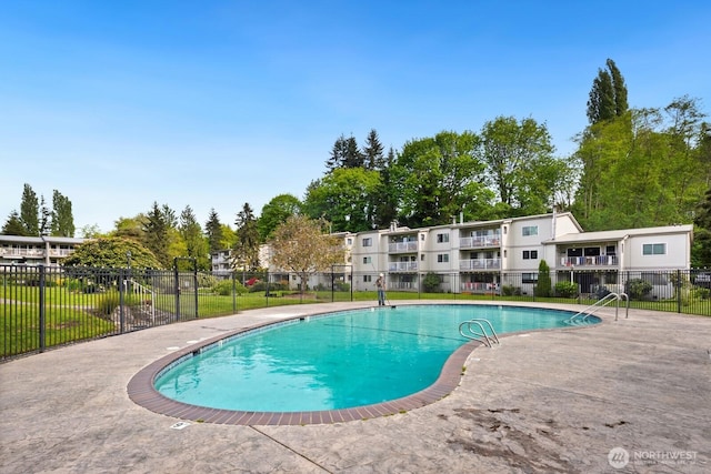 13259 15th Ave NE Unit B7, Seattle, WA 98125 - community pool featuring fence