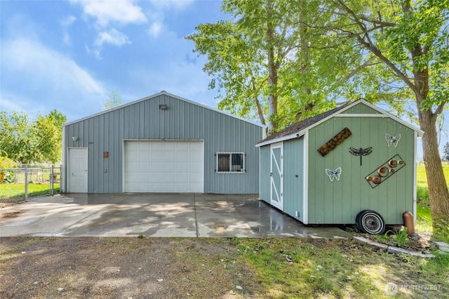 5211 S Aspen, Spokane, WA 99224 - detached garage featuring fence