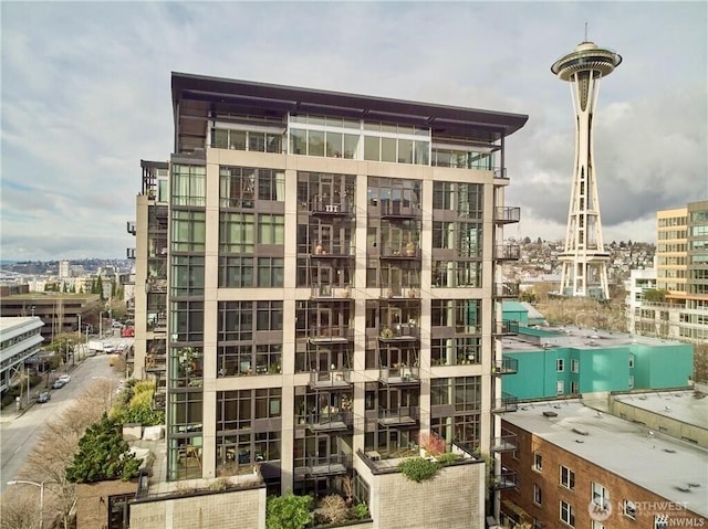 view of apartment building / complex with a view of city