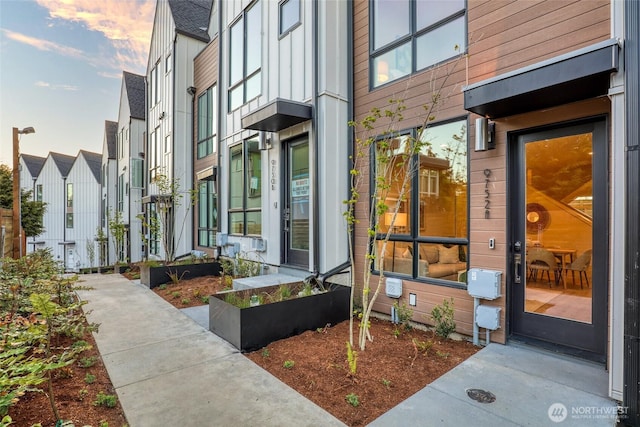 9752A Holman Rd NW, Seattle, WA 98117 - view of property entrance