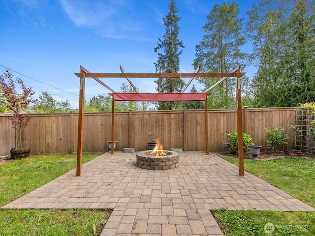 view of patio with an outdoor fire pit