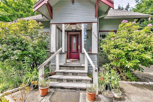 entrance to property with a shingled roof