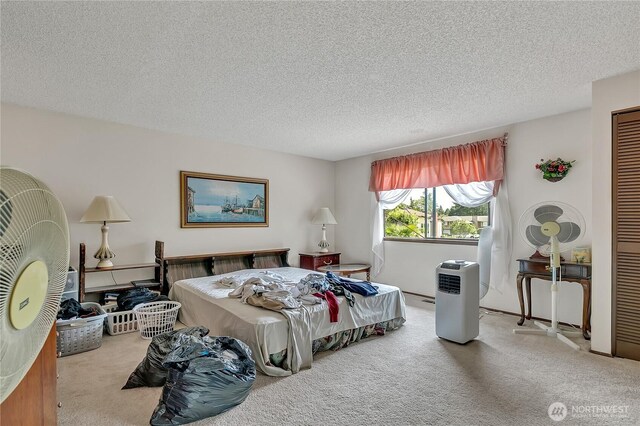 15915 SE 166th Pl, Renton, WA 98058 - bedroom featuring carpet, a textured ceiling, and a closet