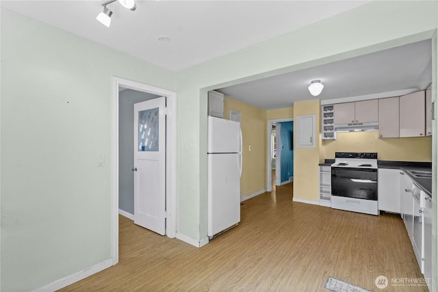kitchen with electric range, freestanding refrigerator, under cabinet range hood, and light wood-style floors