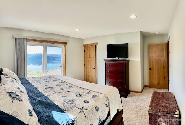bedroom featuring carpet floors, access to exterior, recessed lighting, and baseboards