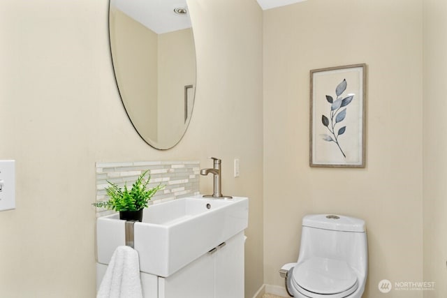 21010 NE 33rd Pl, Sammamish, WA 98074 - half bath featuring tasteful backsplash, vanity, and toilet
