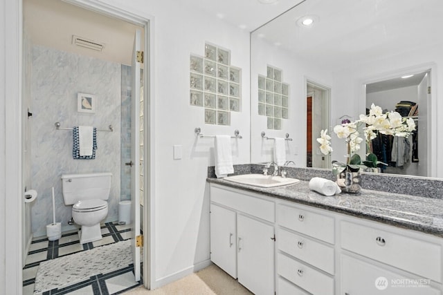 21010 NE 33rd Pl, Sammamish, WA 98074 - full bath with toilet, vanity, baseboards, recessed lighting, and a walk in closet