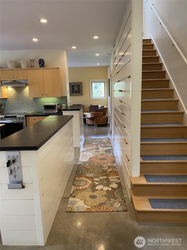 11191 Valley Heights Cir NE, Bainbridge Island, WA 98110 - kitchen featuring electric stove, dark countertops, finished concrete floors, decorative backsplash, and recessed lighting