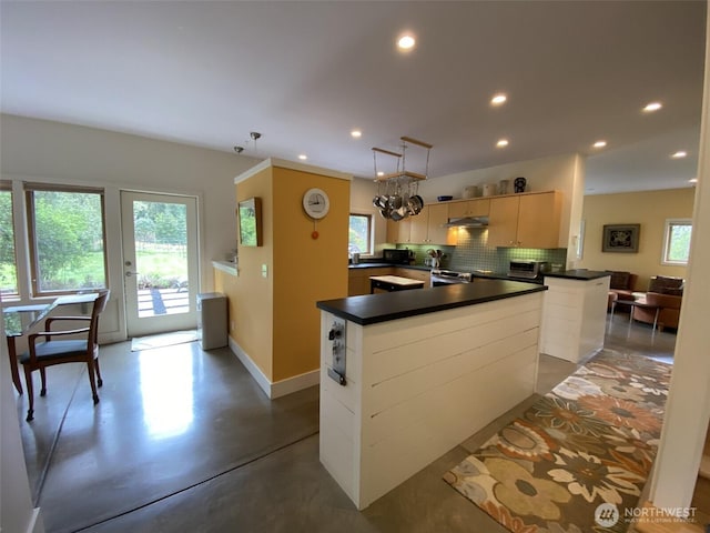 11191 Valley Heights Cir NE, Bainbridge Island, WA 98110 - kitchen featuring plenty of natural light, dark countertops, recessed lighting, baseboards, and backsplash