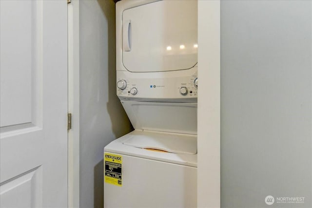 10826 NE 148th Ln Unit H201, Bothell, WA 98011 - laundry area featuring stacked washer / drying machine