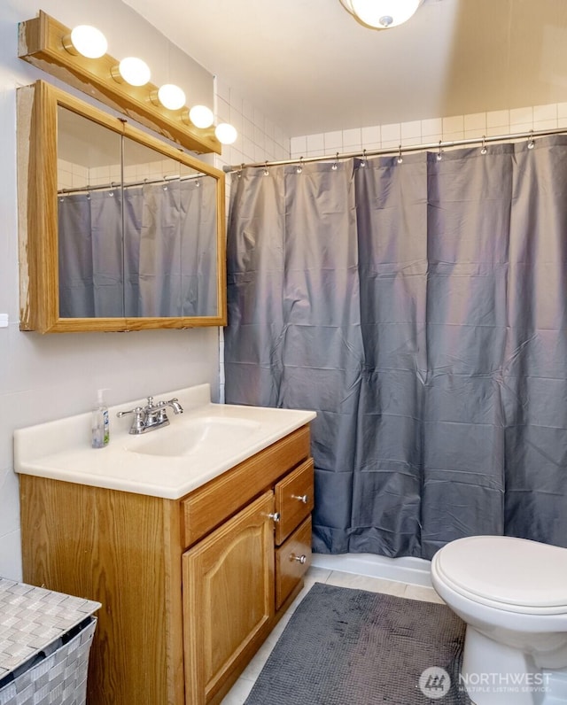 213 S 70th St, Tacoma, WA 98408 - full bath featuring vanity, toilet, a shower with curtain, and tile patterned flooring