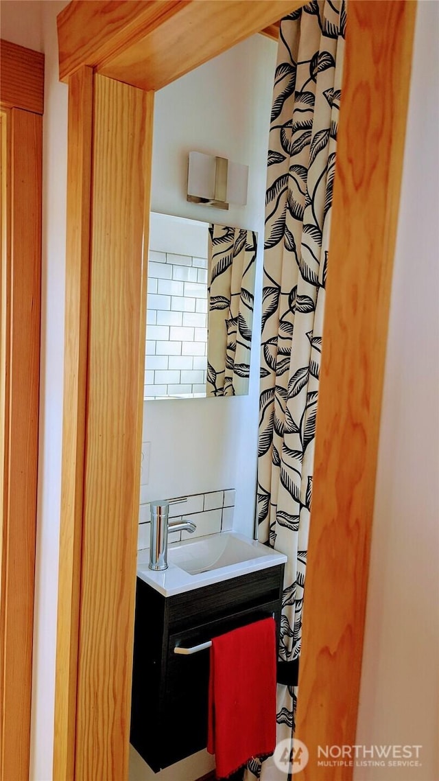 2040 Westlake Ave N Unit 17, Seattle, WA 98109 - full bath featuring vanity