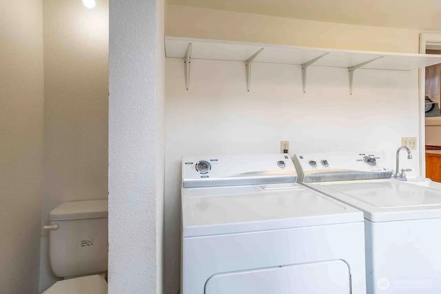 116 E 4th St, Centralia, WA 98531 - laundry area featuring washer and dryer