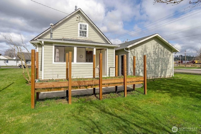 116 E 4th St, Centralia, WA 98531 - rear view of property featuring a lawn