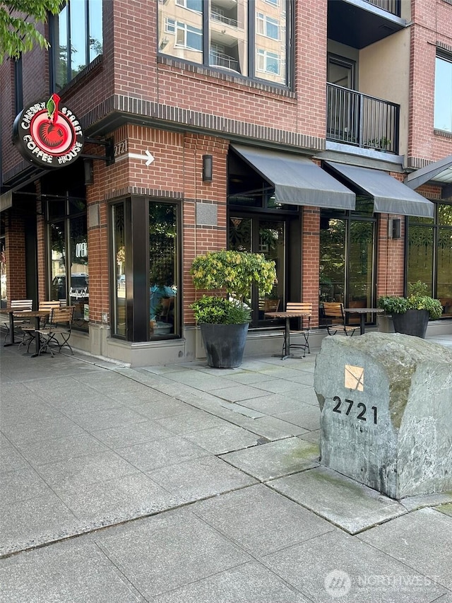 2721 1st Ave Unit 103, Seattle, WA 98121 - view of exterior entry with brick siding