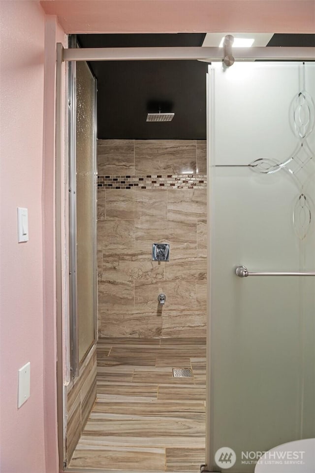 1118 W Wishkah St, Aberdeen, WA 98520 - full bath featuring a stall shower