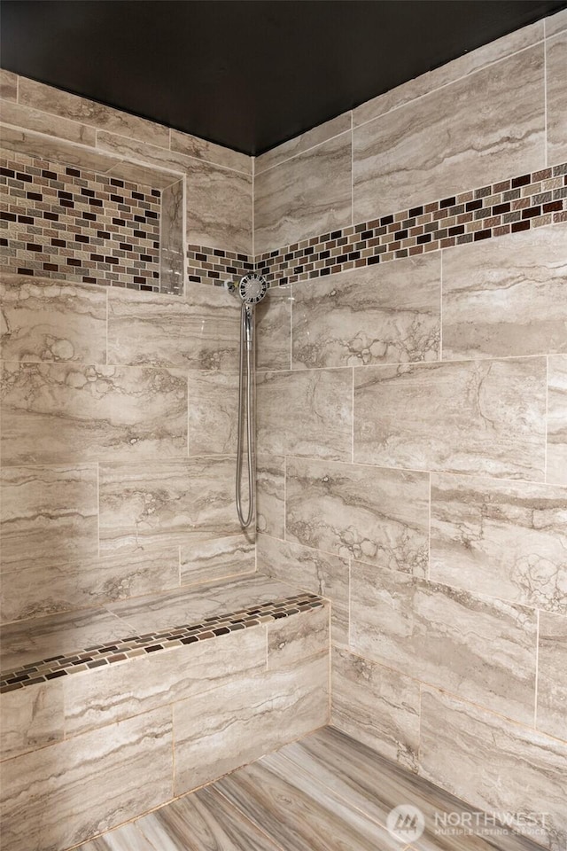 1118 W Wishkah St, Aberdeen, WA 98520 - full bathroom with tiled shower