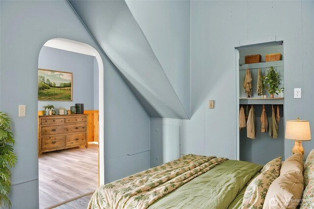 1118 W Wishkah St, Aberdeen, WA 98520 - bedroom with wood finished floors and a closet