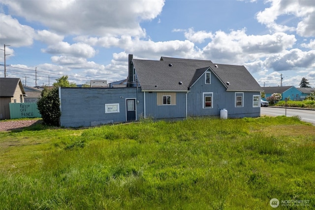 1118 W Wishkah St, Aberdeen, WA 98520 - back of property with a shingled roof
