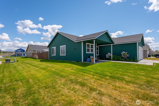 725 Penrose St, Moses Lake, WA 98837 - view of front of home with an attached garage