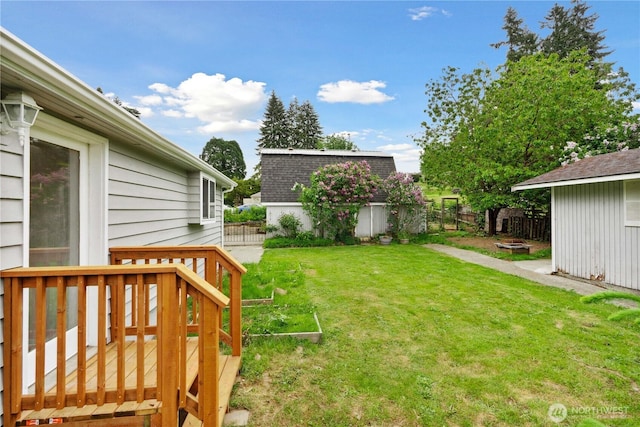 10320 16th St E, Edgewood, WA 98372 - view of yard featuring a deck