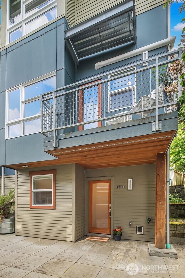 view of front of property with a balcony