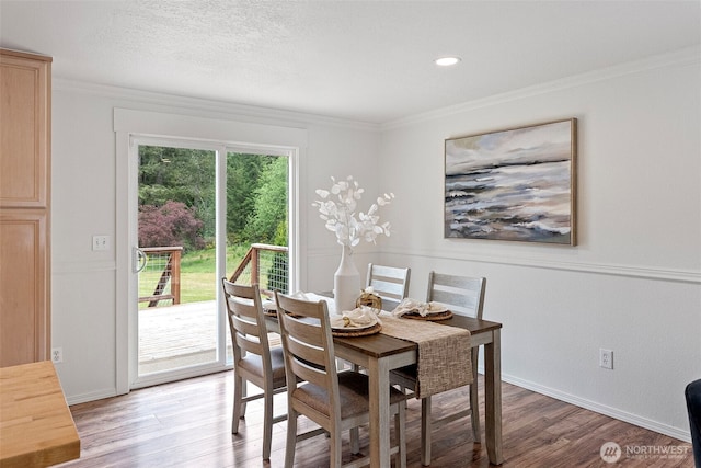 dining area featuring light wood-type flooring, ornamental molding, baseboards, and recessed lighting