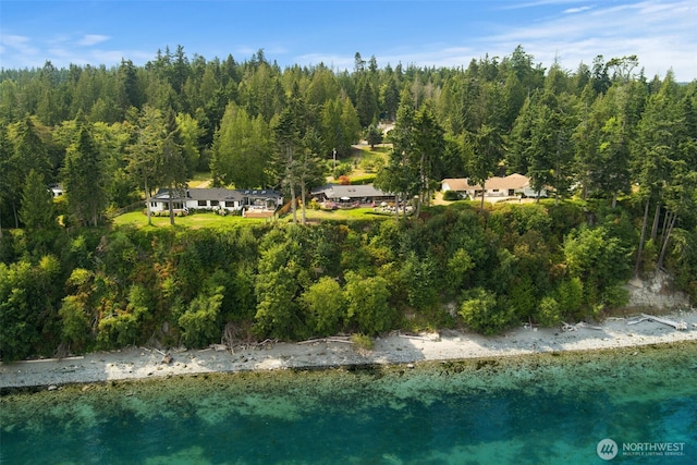 view of property location featuring a forest